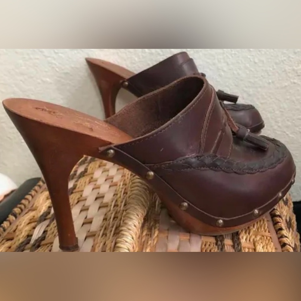 David Jones 2000s Y2K Leather Clogs Tasseled Wooden Heels (10 Women’s/8.5 Men’s)